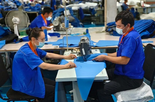 1675926240845712.jpg 44.jpg